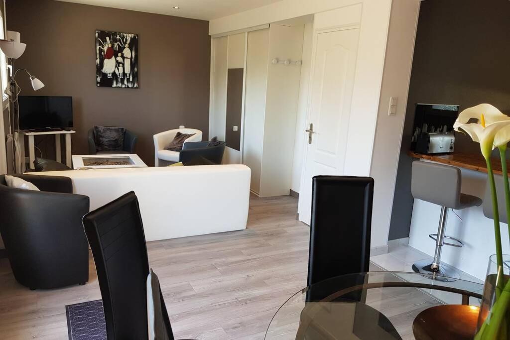 Hébergement de vacances Maison Neuve, 5 Personnes, Piscine Hors-sol Privée Du 15 Juin à Mi-septembre *